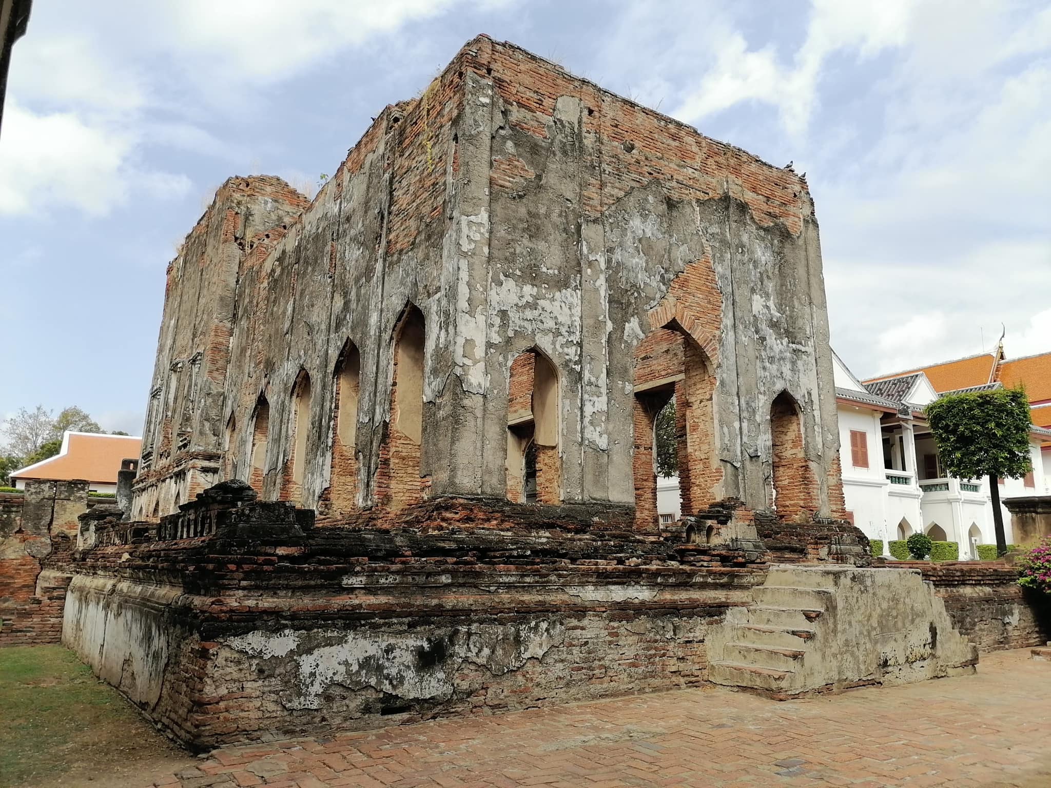 สถาปัตยกรรมแบบ “ดิวาน (Divan)” ที่พบหลักฐานในเมืองลพบุรี