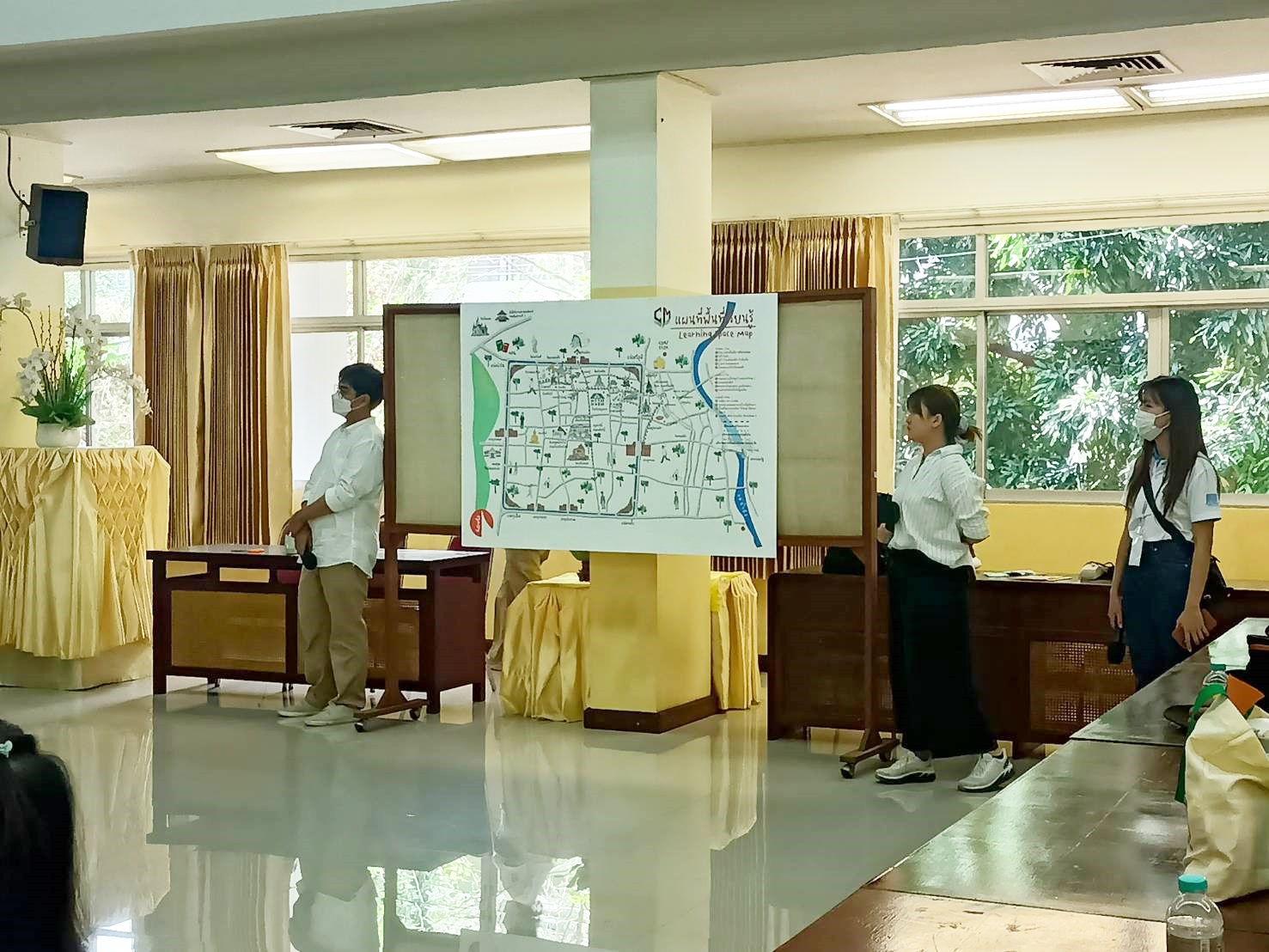 คณะผู้เข้าร่วมกิจกรรม  แอ่วเวียน เฮียนฮู้เวียง  โครงการ Chiang Mai Learning City เข้าเยี่ยมชมหอสมุดแห่งชาติรัชมังคลาภิเษก เชียงใหม่