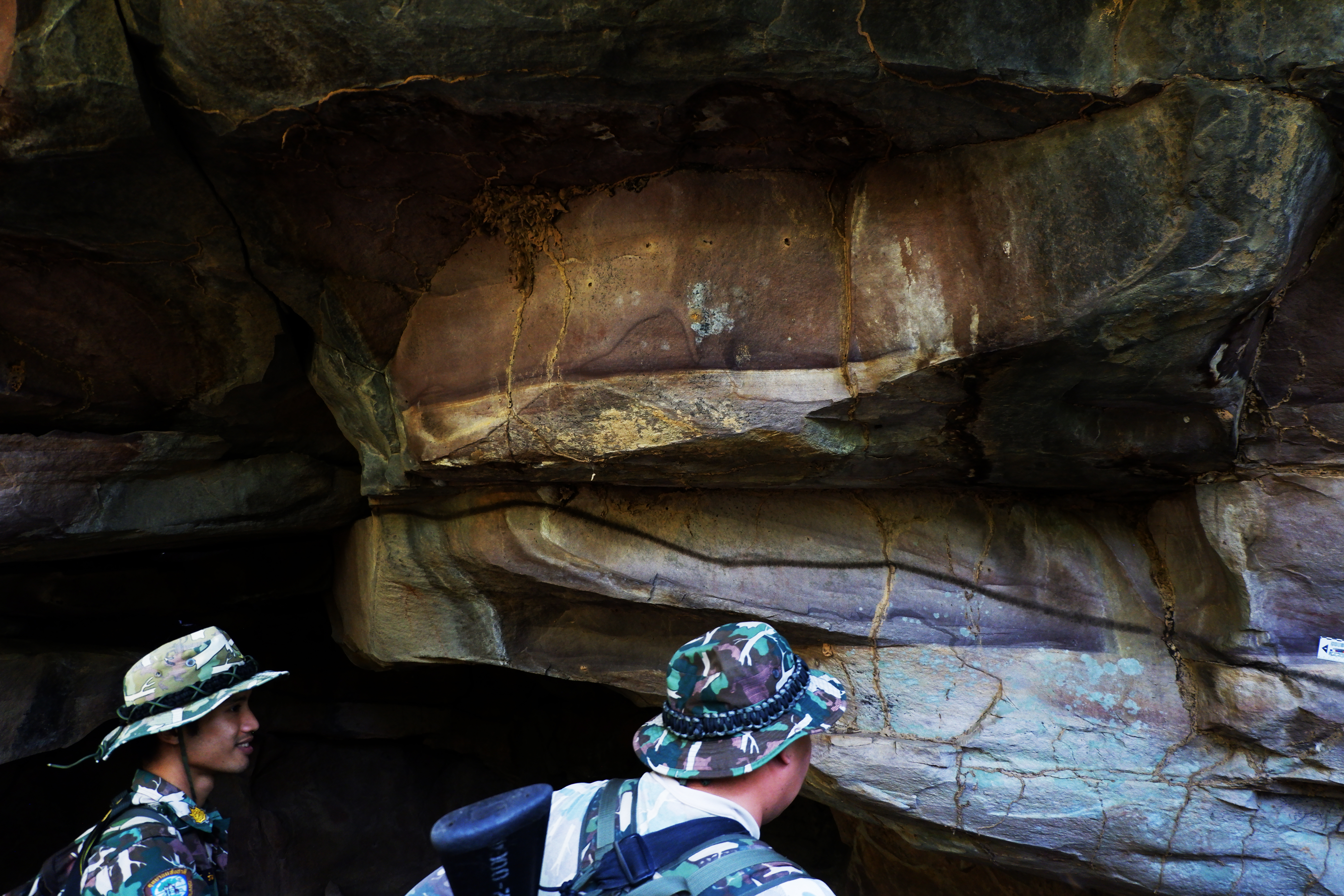 สำรวจแหล่งภาพเขียนสีถ้ำวีรยุทธ ๑ ในเขตอุทยานแห่งชาติน้ำพอง จังหวัดขอนแก่น