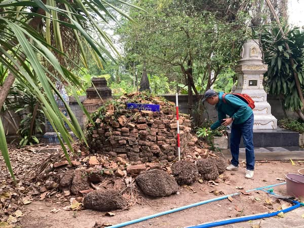 ภาพประกอบ :สำรวจทางโบราณคดีในพื้นที่ของวัดล่องเรือ บ้านสีกายเหนือ ตำบลสีกาย อำเภอเมือง จังหวัดหนองคาย