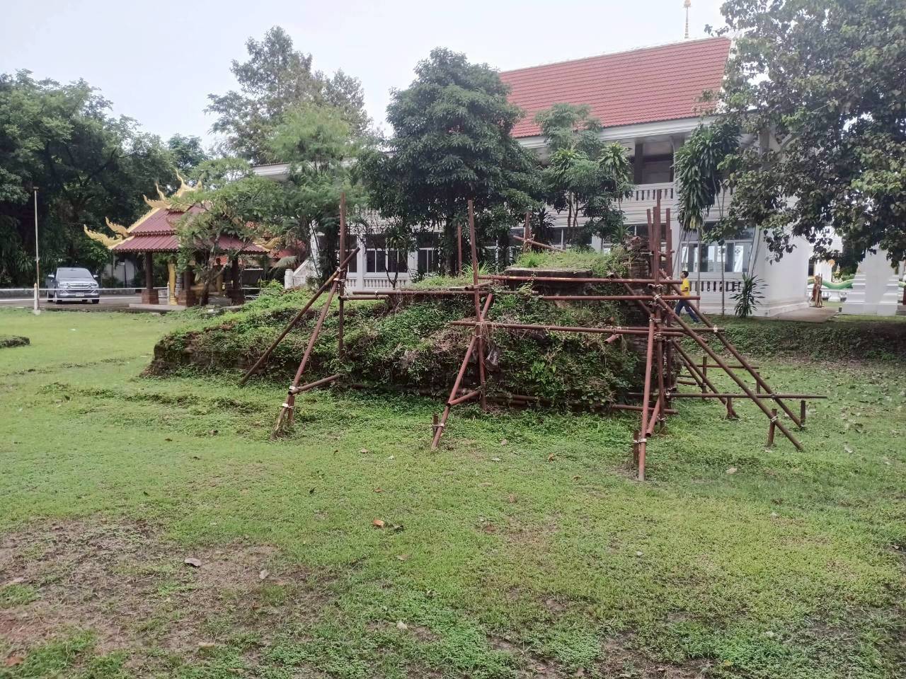 ร่วมหารือวางแผนการดำเนินโครงการและเตรียมความพร้อมงานก่อสร้างอาคารคลุมโบราณสถาน (ระยะที่1) ตาม โครงการบูรณะและปรับปรุงภูมิทัศน์โบราณสถานวัดสร้างแข้  อำเภอหนองหาน จังหวัดอุดรธานี