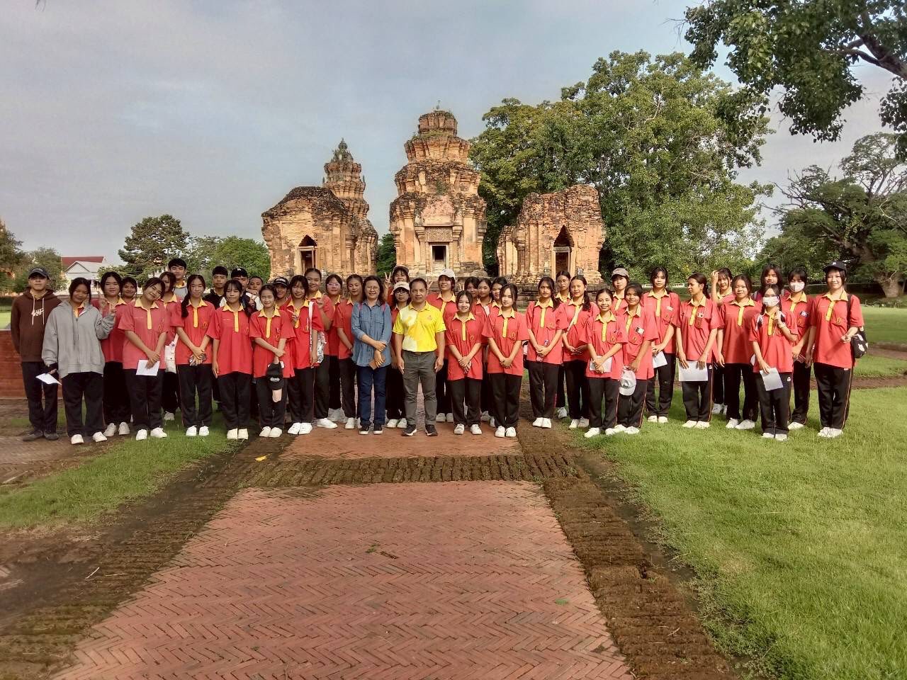 ภาพประกอบ :โรงเรียนวีรวัฒน์โยธิน อำเภอเมืองฯ จังหวัดสุรินทร์