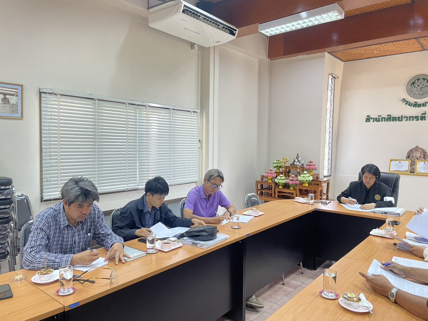 ภาพประกอบ :ประชุมหารือแนวทางการบูรณะโครงการบูรณะโบราณสถานศาลาการเปรียญ วัดราชโพนเงิน ตำบลโพนแพง อำเภอรัตนวาปี จังหวัดหนองคาย