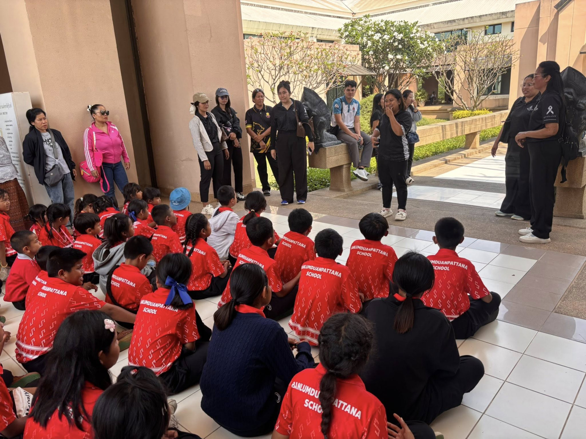 ภาพประกอบ :โรงเรียนบ้านลำดวน ตำบลบ้านไทร อำเภอปราสาท จังหวัดสุรินทร์