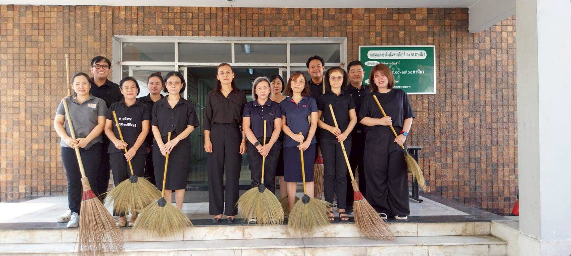 ภาพประกอบ :กิจกรรมจิตอาสาทำความสะอาดเนื่องในวันที่ 2 เมษายน พ.ศ. 2569