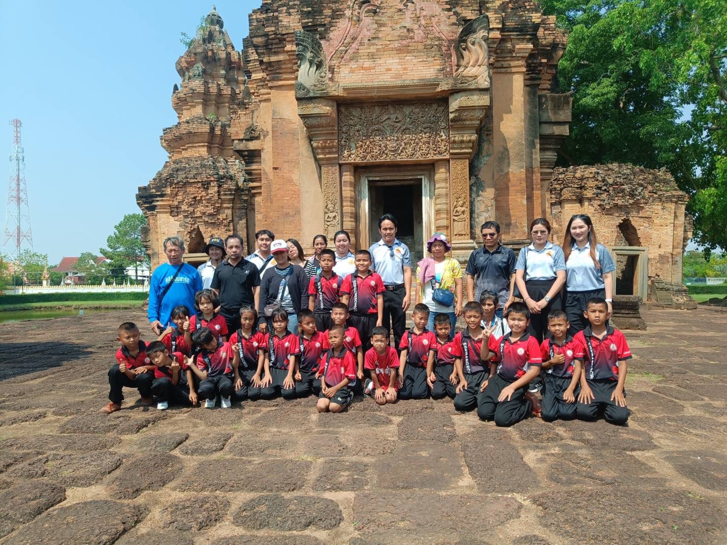 ภาพประกอบ :โรงเรียนบ้านโสกแดง ตำบลสนม อำเภอสนม จังหวัดสุรินทร์