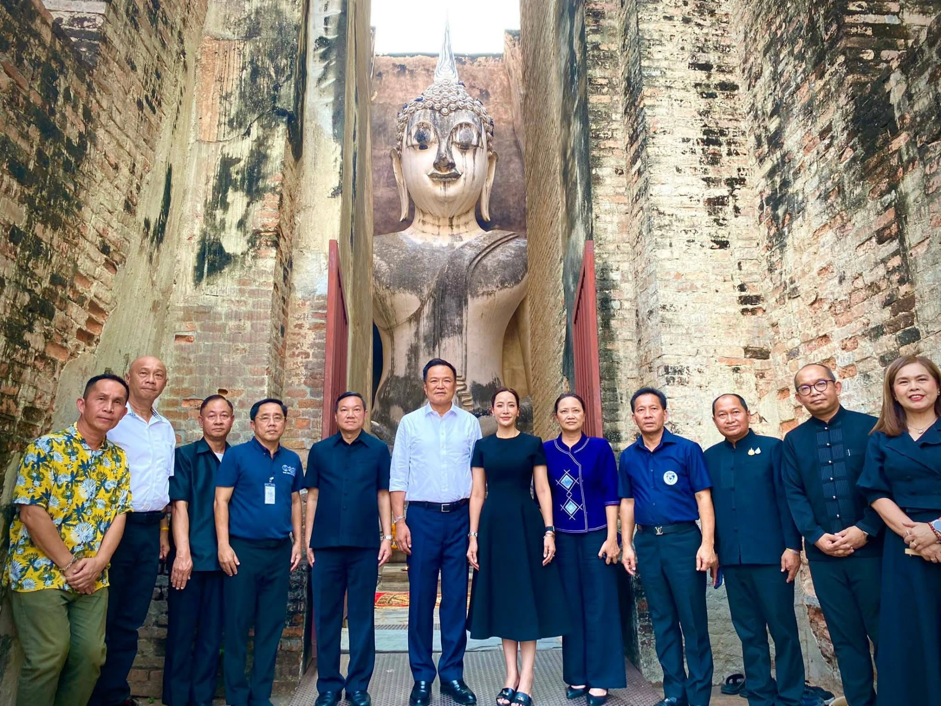 ภาพประกอบ :นายอนุทิน ชาญวีรกูล นายกรัฐมนตรี ลงพื้นที่จังหวัดสุโขทัย เยี่ยมชมและสักการะพระอจนะ
