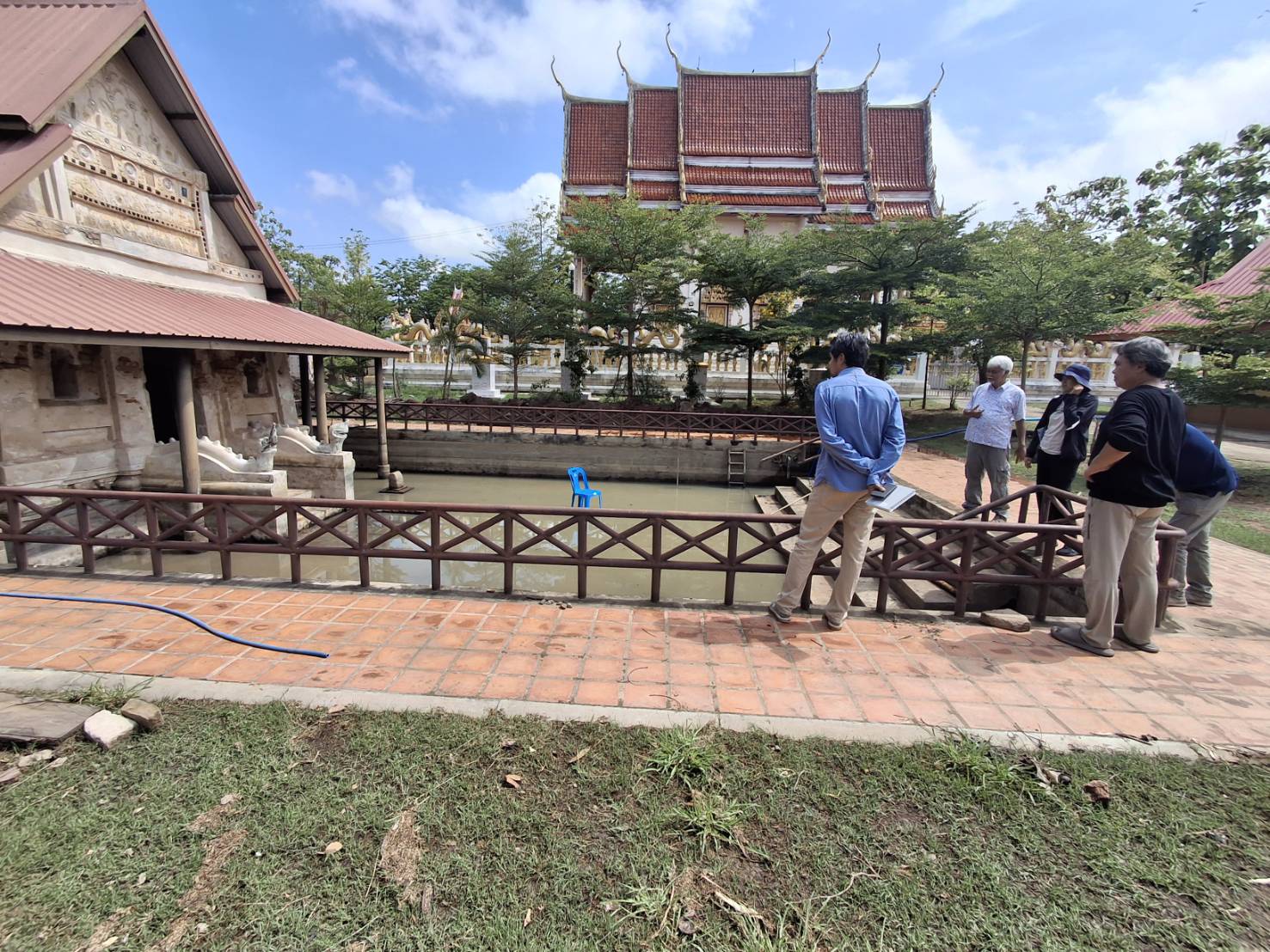 ภาพประกอบ :ตรวจสอบความคืบหน้างานโครงการปรับปรุงซ่อมแซม สิม (อุโบสถ) วัดบึงแก้ว ตำบลศรีบุญเรือง อำเภอชนบท จังหวัดขอนแก่น