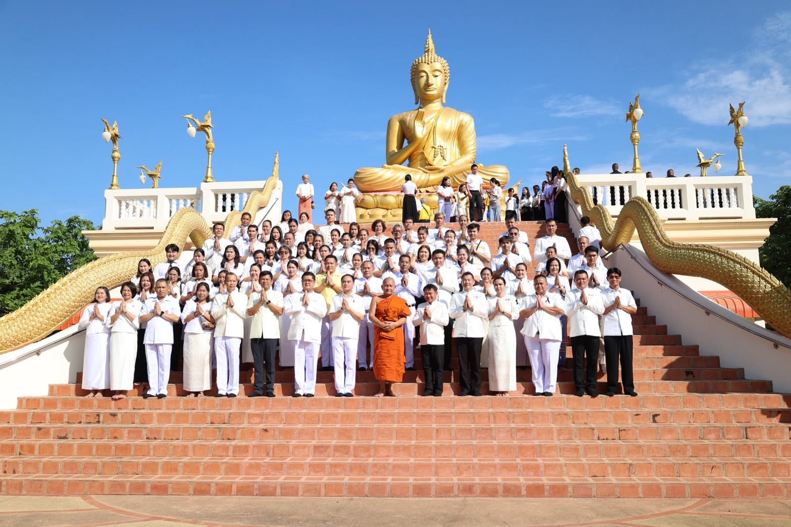 ภาพประกอบ :ร่วมงานวันสำคัญทางพระพุทธศาสนา วันวิสาขบูชา