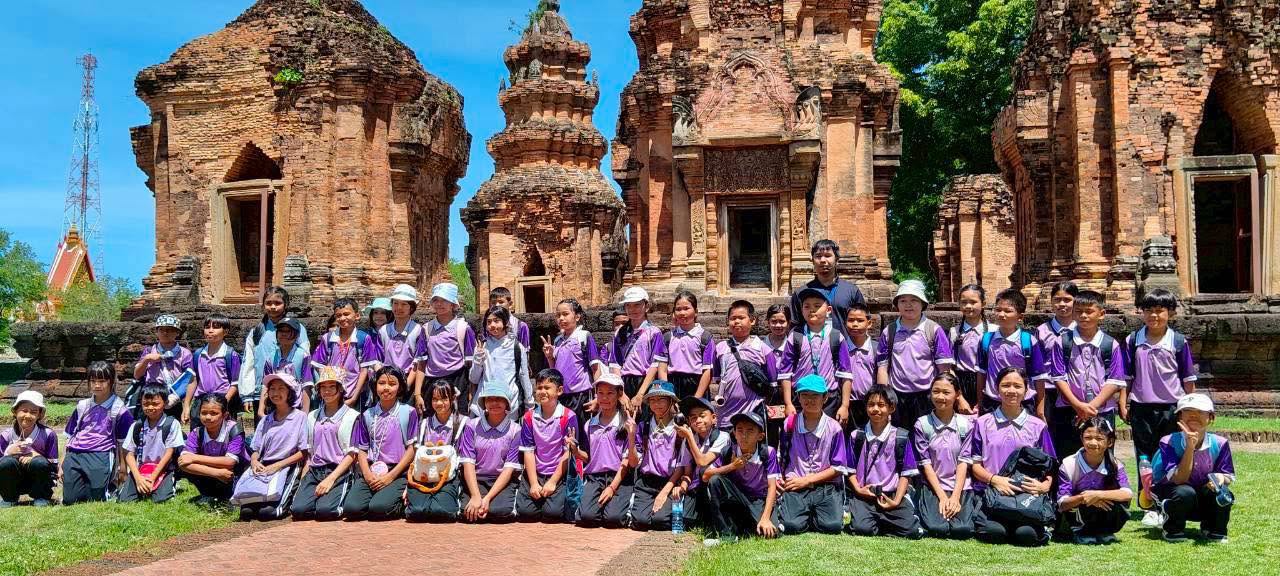 ภาพประกอบ :โรงเรียนอนุบาลทองอุ่น ตำบลท่าตูม อำเภอท่าตูม จังหวัดสุรินทร์ (ปราสาทศาีขรภูมิ)