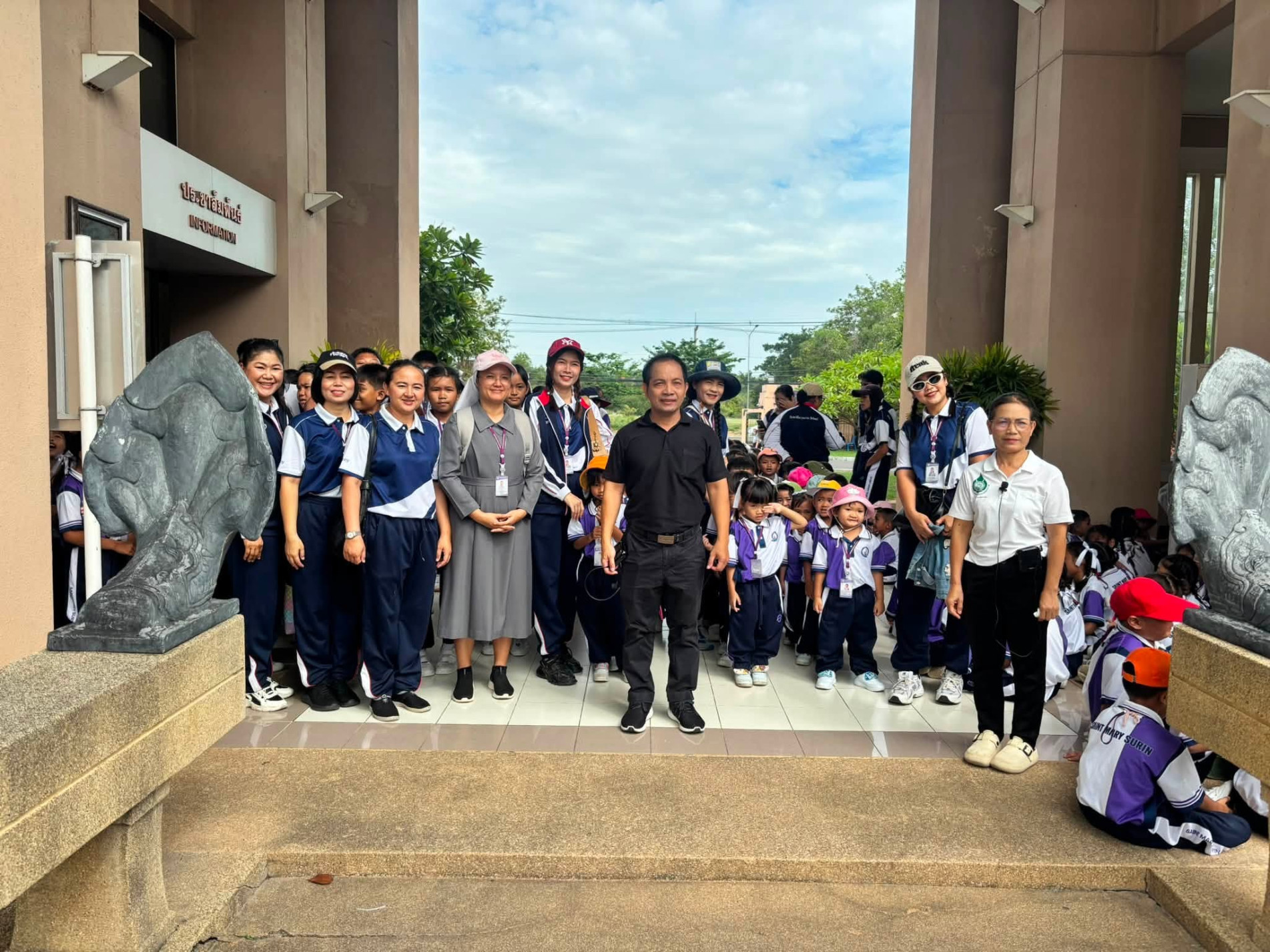ภาพประกอบ :โรงเรียนเซนต์แมรี่สุรินทร์ ตำบลแกใหญ่ อำเภอเมืองฯ จังหวัดสุรินทร์
