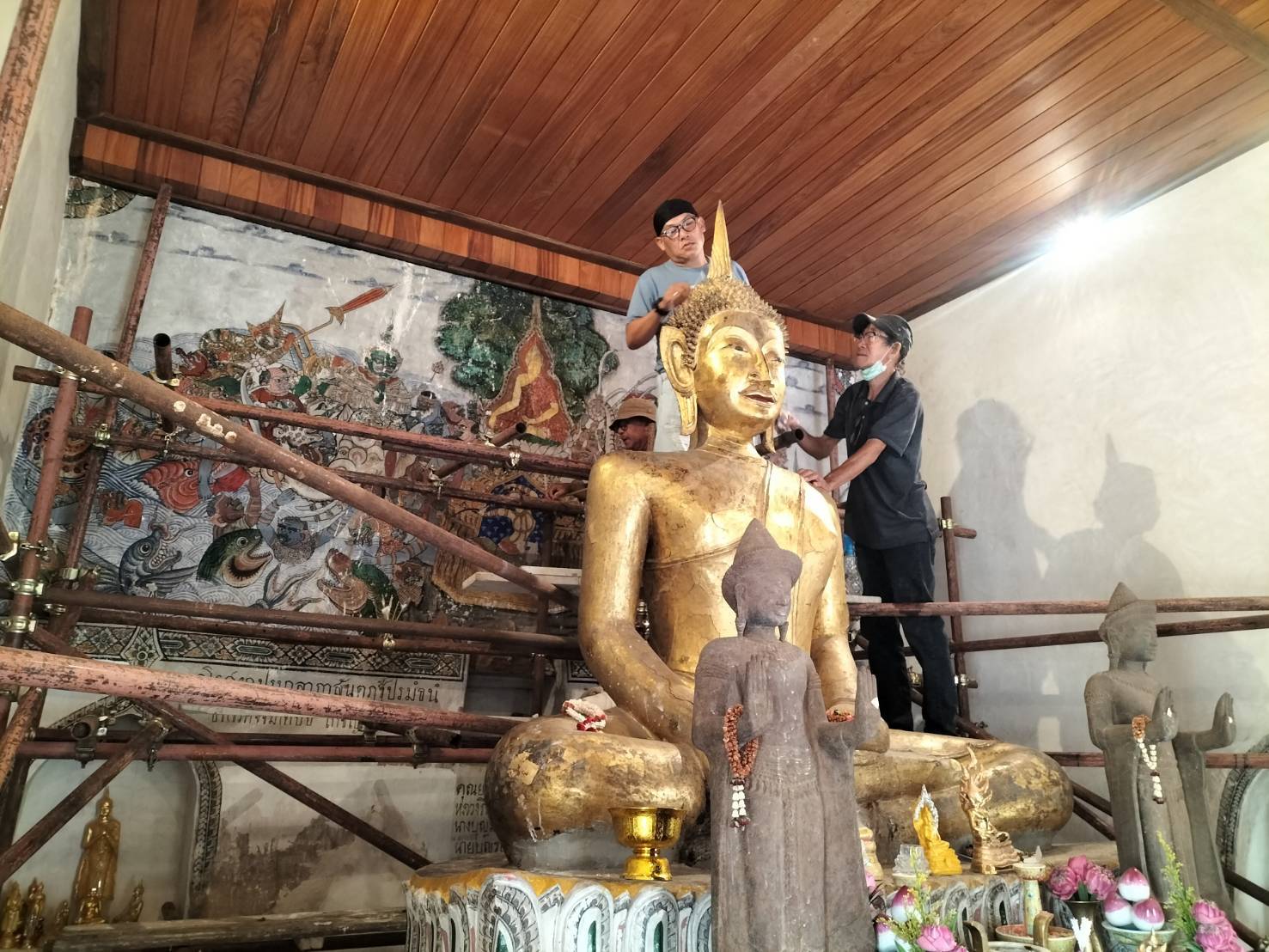 ภาพประกอบ :การดำเนินงานโครงการอนุรักษ์จิตรกรรมและประติมากรรมภายในอุโบสถ (วิหารหลวงพ่อแจ้ง) วัดแจ้งใน ตำบลในเมือง อำเภอเมือง จังหวัดนครราชสีมา