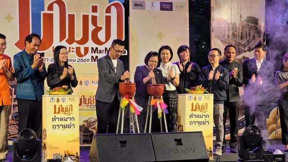ภาพประกอบ :เจ้าหน้าที่หอสมุดร่วมพิธีเปิดงาน "มามูย่า มานะ (MarMuYaa-MaNa EP.2)"
