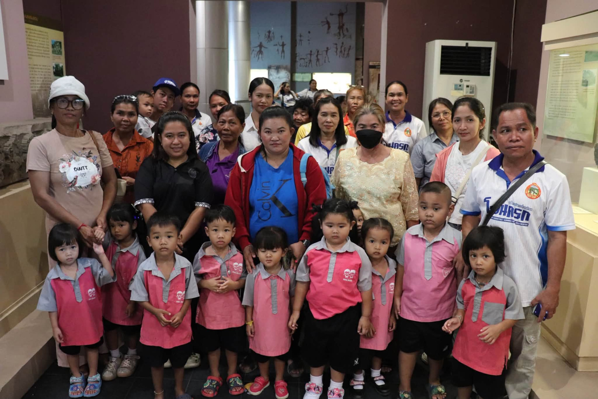 ภาพประกอบ :ศูนย์พัฒนาเด็กเล็กวัดโพธิ์สว่างโพนครกตำบลโพนครก อำเภอท่าตูม จังหวัดสุรินทร์