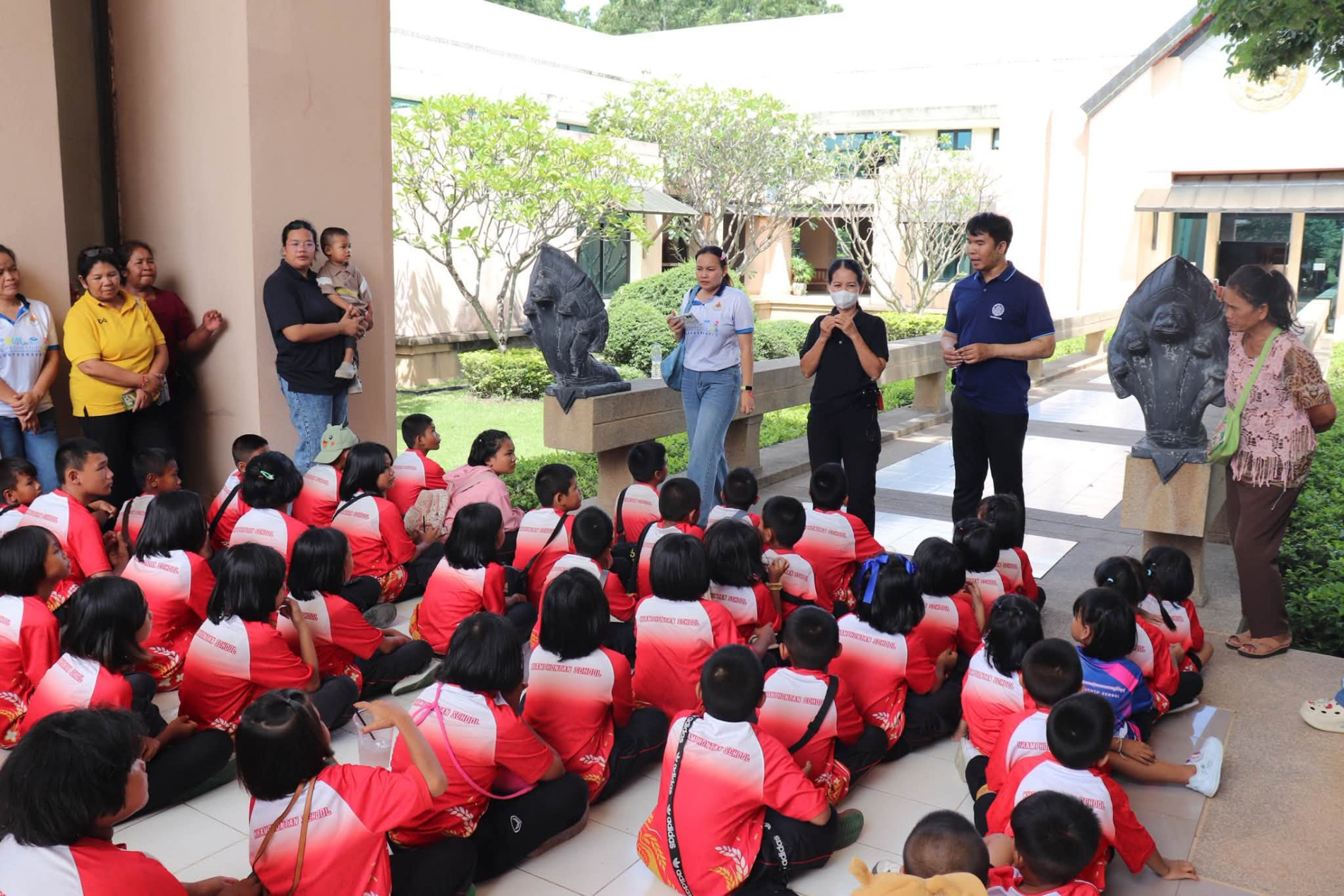 ภาพประกอบ :โรงเรียนบ้านขามโพนทัน ตำบลโพรขลา อำเภอชุมพลบุรี จังหวัดสุรินทร์