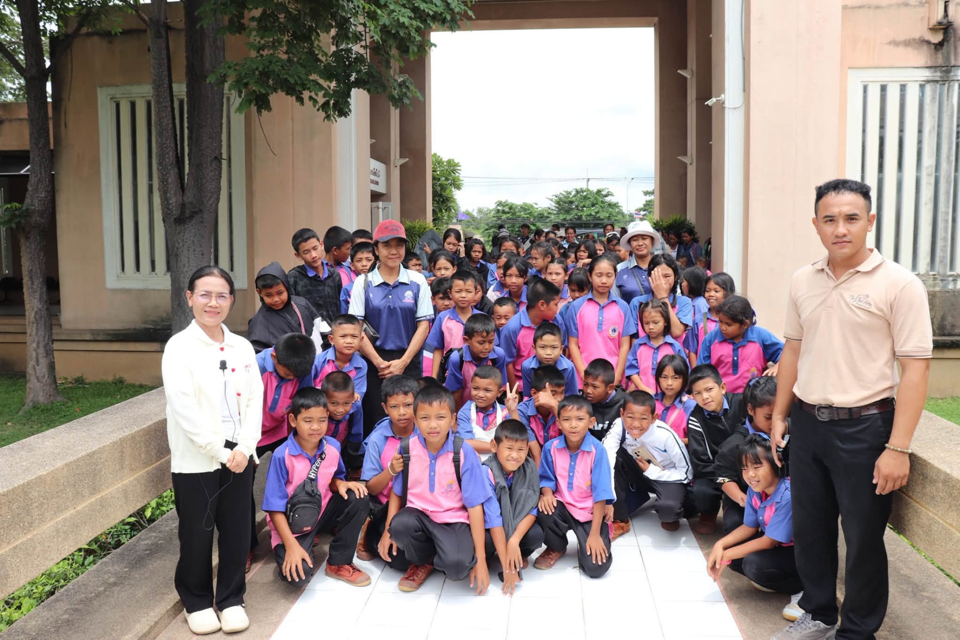 ภาพประกอบ :โรงเรียนบ้านตรึม (ตรึมวิทยานุเคราะห์) ตำบลตรึม อำเภอศีขรภูมิ จังหวัดสุรินทร์