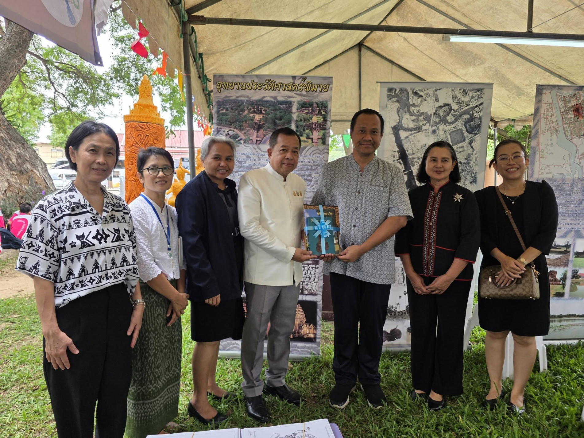 ภาพประกอบ :ผู้อำนวยการหอสมุดฯ เข้าร่วมพิธีเปิดกิจกรรมเทศกาลเครือข่ายพิพิธภัณฑ์สร้างสรรค์ เนื่องในวันพิพิธภัณฑ์ไทย ประจำปี 2569