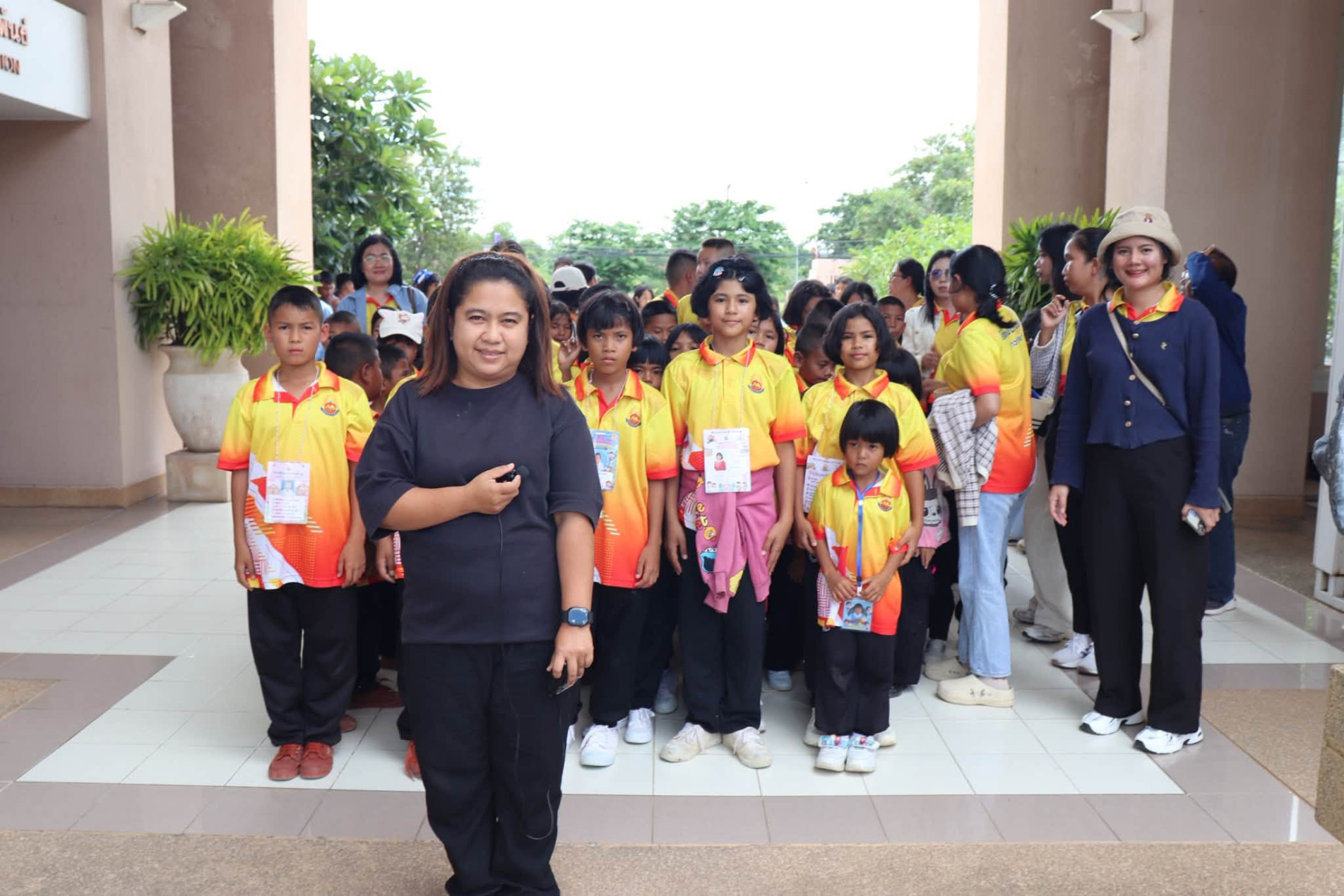 ภาพประกอบ :โรงเรียนบ้านบอน(ท่าวารีวิทยา) ตำบลกุดขาคีม อำเภอรัตนบุรี จังหวัดสุรินทร์