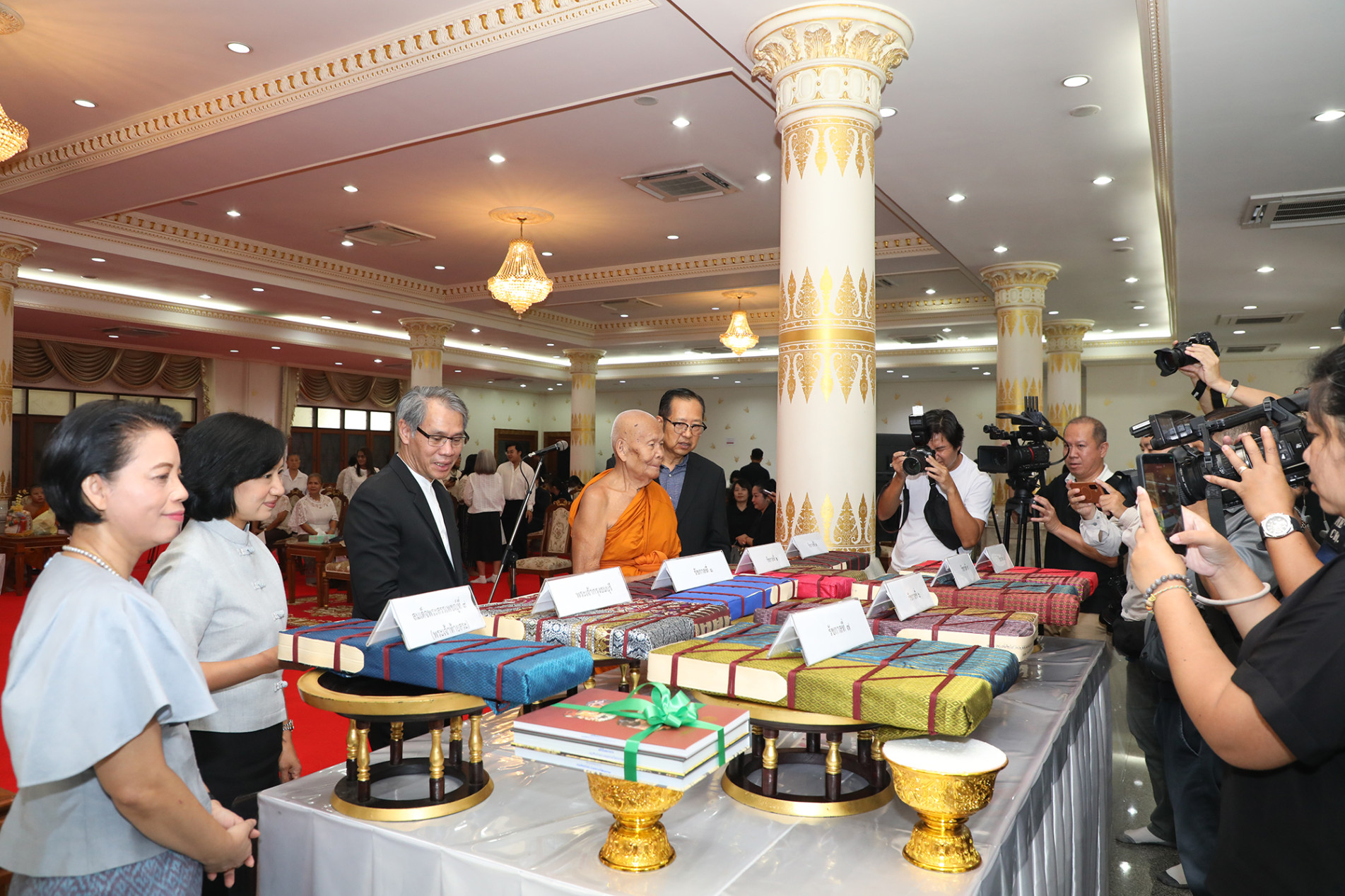ภาพประกอบ :กรมศิลปากรส่งมอบผลงานการอนุรักษ์จัดเก็บเอกสารโบราณวัดจักรวรรดิราชาวาส