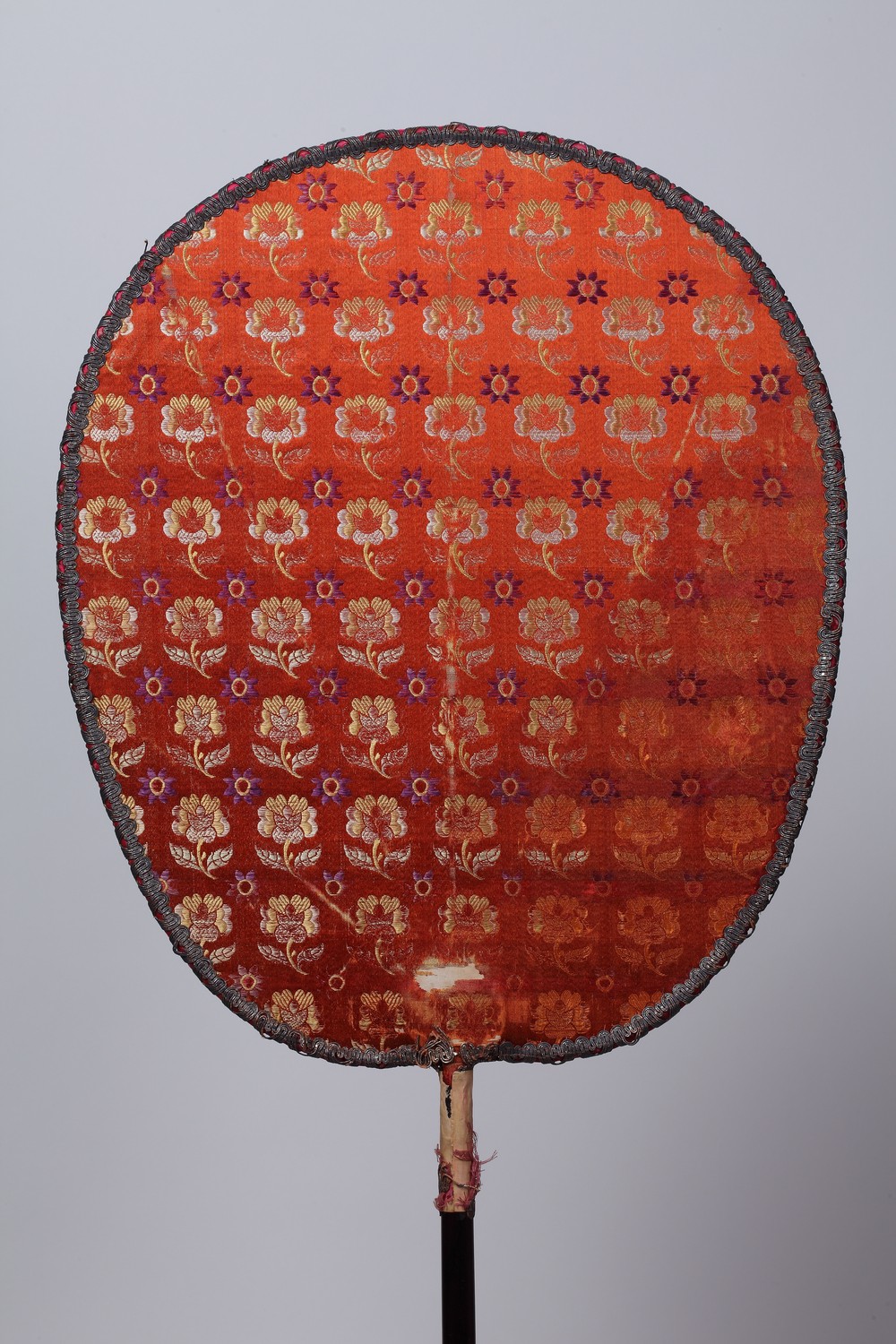 ตัวอย่างภาพโบราณวัตถุจากนิทรรศการพิเศษผ้าไทย เรื่อง  วิจิตรภูษาพัสตราภรณ์ 