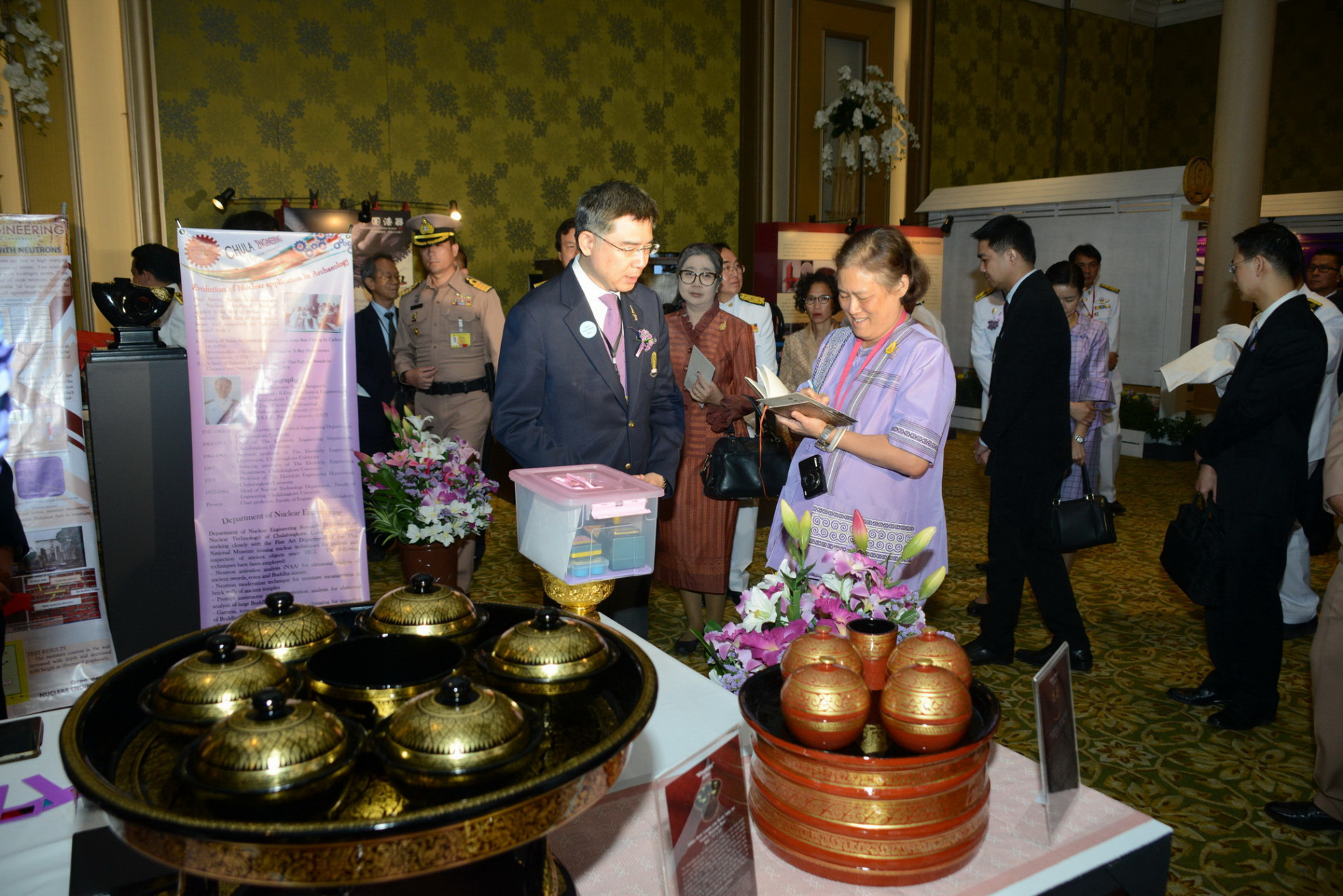 ภาพประกอบ :รายงานการประชุมวิชาการนานาชาติ “The Second International Conference on Study of Oriental Lacquer Initiated by H.R.H. Princess Maha Chakri Sirindhorn for the Revitalization of Thai Wisdom”