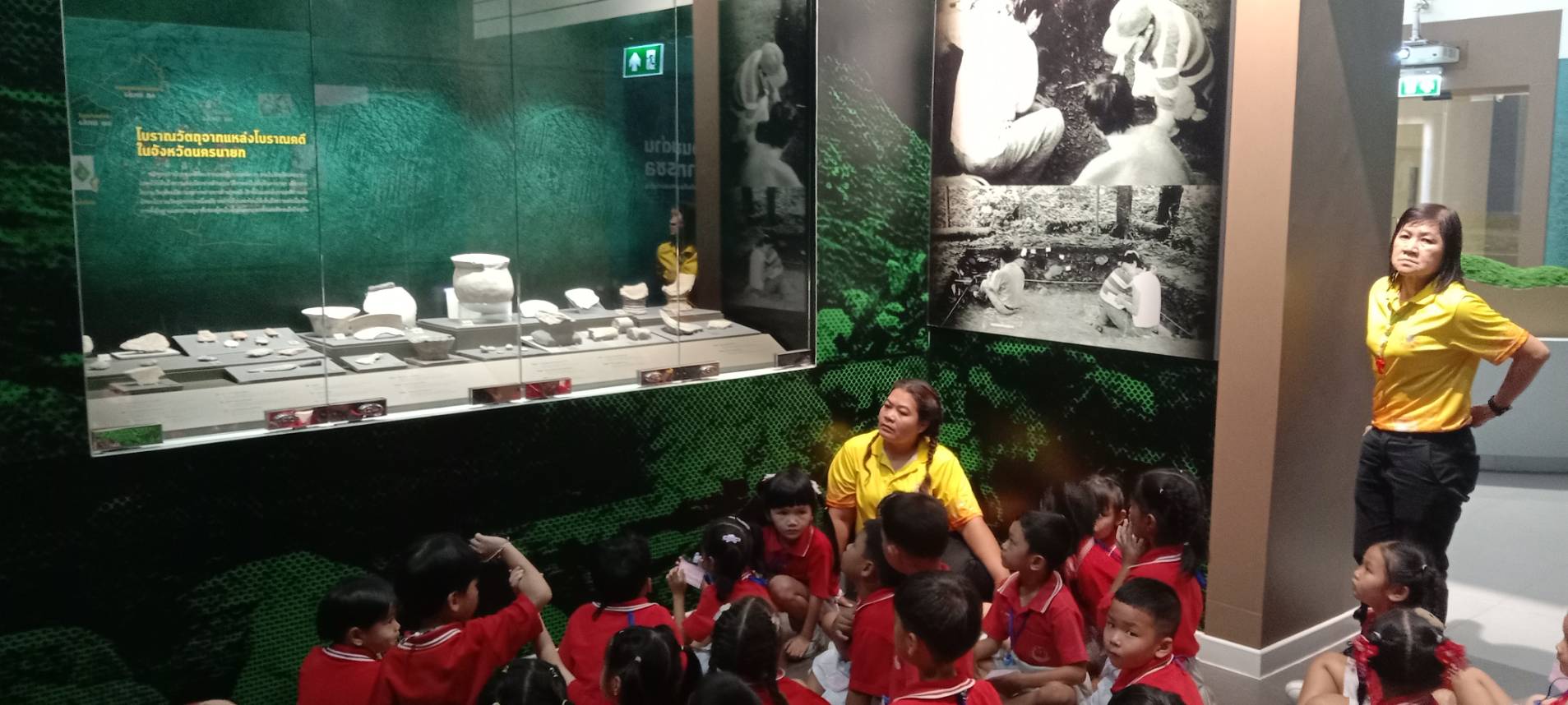 โรงเรียนเทศบาล 1 วัดศรีเมือง (นักเรียนชั้นอนุบาล 3)  (เวลา 09.40 น.) จำนวน 114 คน